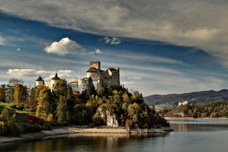 Niedzica Zamek Dunajec i Zapora (22 min pieszo i 15 minut gondolą:) lub 17 minut samochodem)